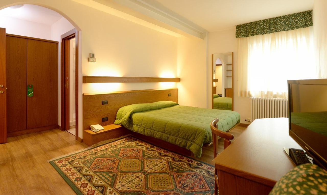 לביקו טרמה Hotel Compet מראה חיצוני תמונה